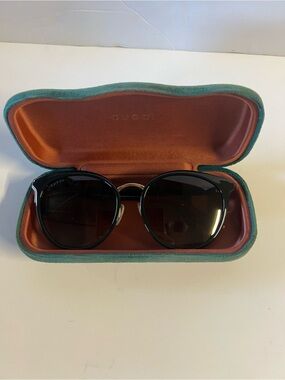 Gucci Black Round with red/green frame color Sunglasses with Gold Bridge